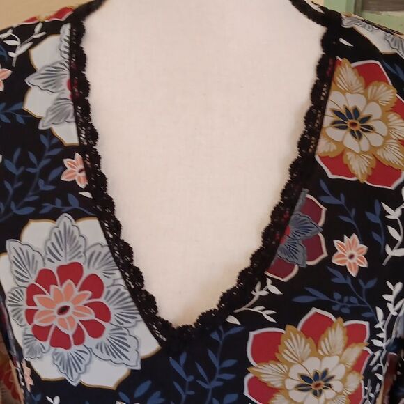 Forever 21 Floral Dress - Picture 5 of 13